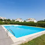 Kali - With Pool شقة *